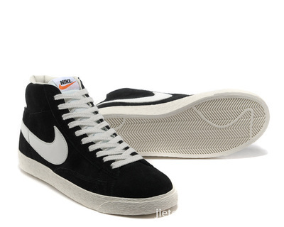 開拓者新一代高幫反毛皮板鞋 時尚與舒適的完美結(jié)合